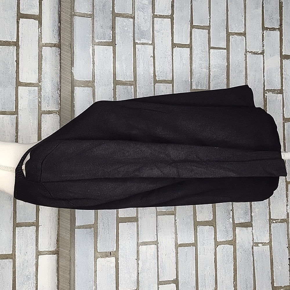 Cable & Gauge Black Cut-Out Shoulder Top - Picture 5 of 11